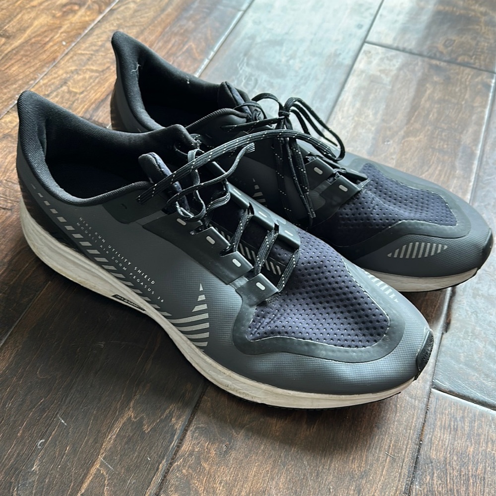 Nike Pegasus shield water water repellant shows size 15